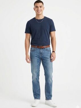 Signature Levi Strauss S37 Classic Medium Wash Straight Leg Jeans Men 30 x 30”